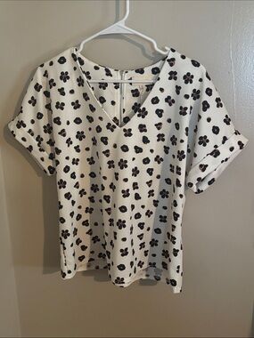 MELLODAY White V-Neck Floral Print Short Sleeve Blouse